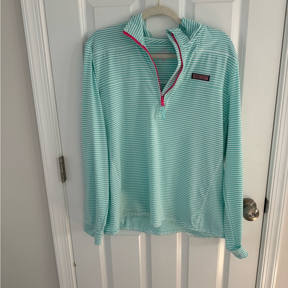 VV stripe athletic pull over